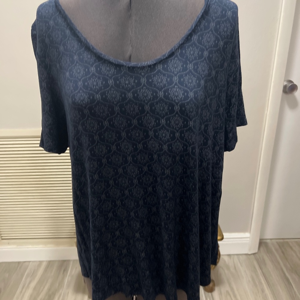 Patterned swing tee